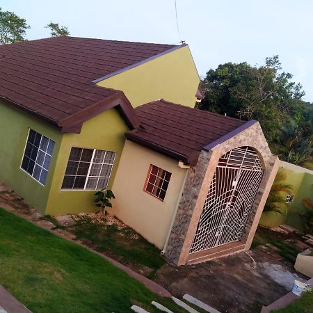 Gables Vacation Rentals With Private Gated Parking Onsite Knockpatrick Esterno foto