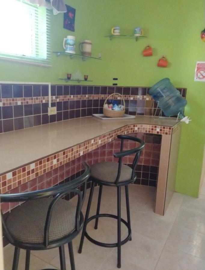Gables Vacation Rentals With Private Gated Parking Onsite Knockpatrick Esterno foto