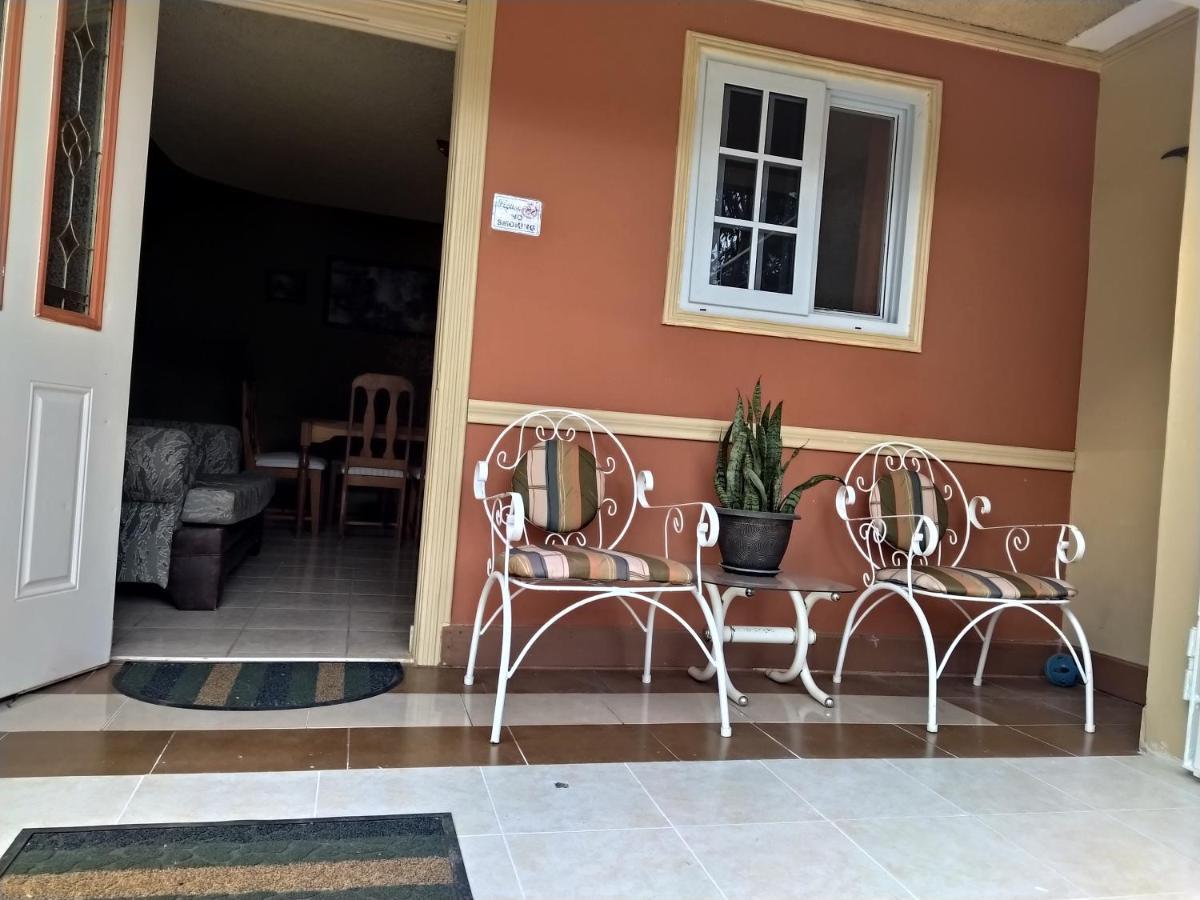Gables Vacation Rentals With Private Gated Parking Onsite Knockpatrick Esterno foto