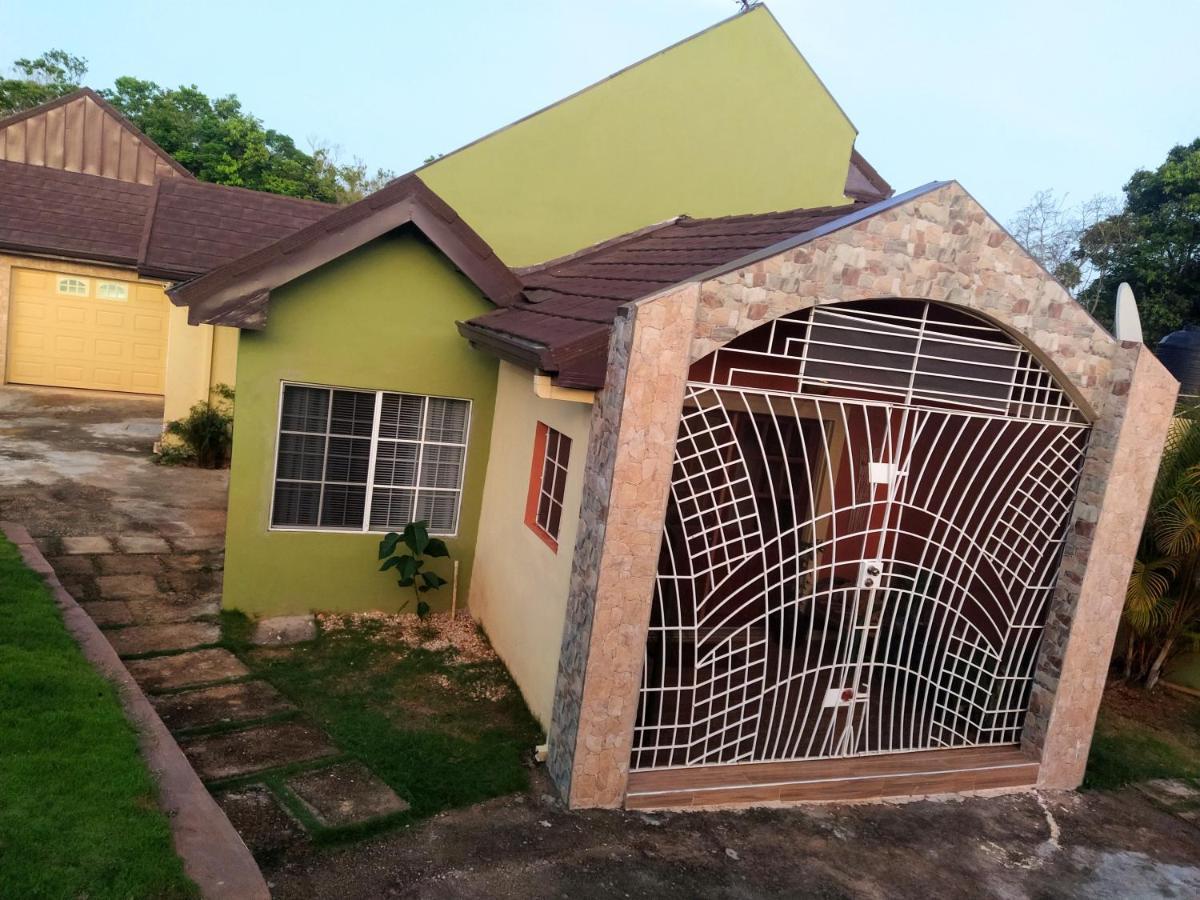 Gables Vacation Rentals With Private Gated Parking Onsite Knockpatrick Esterno foto