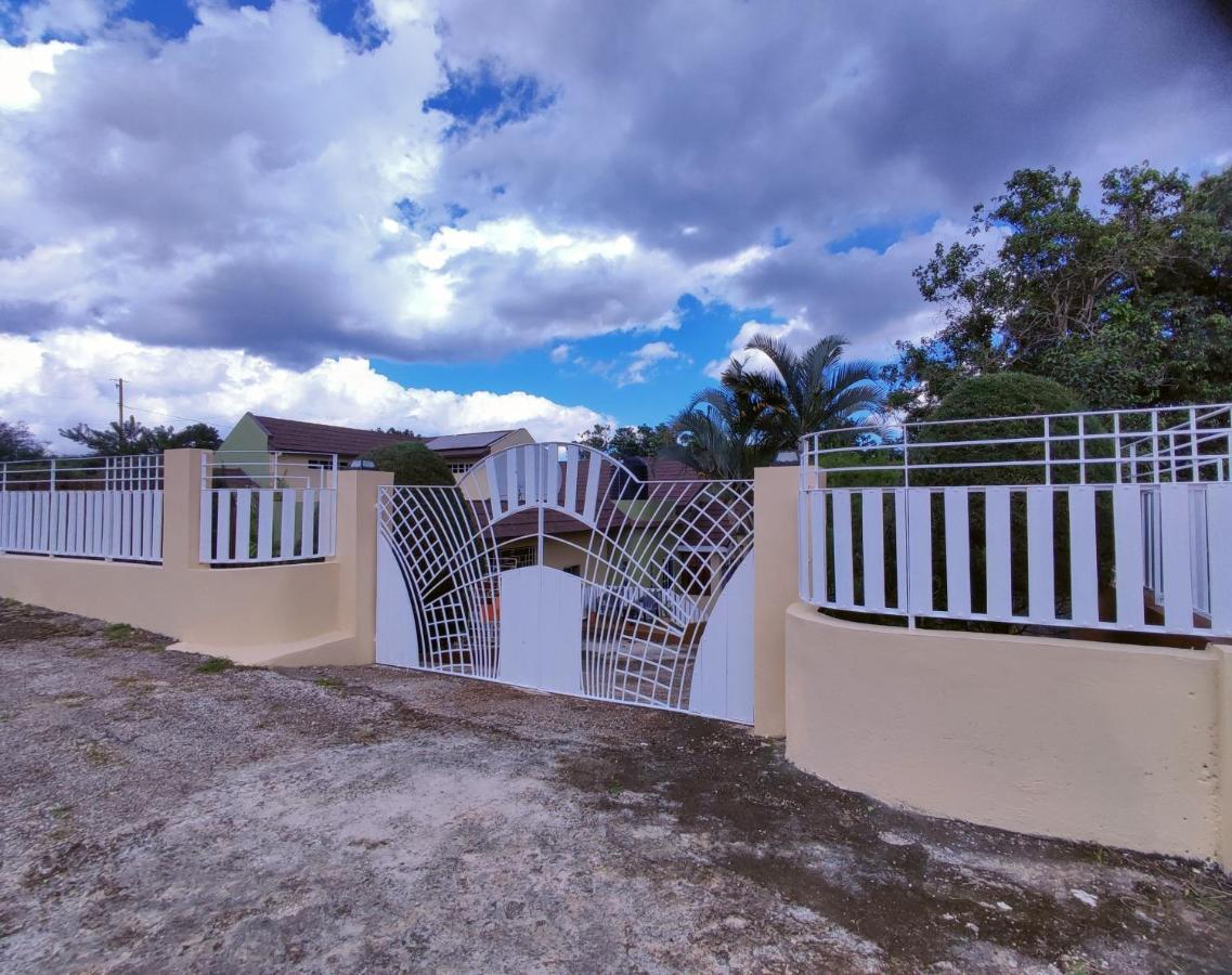 Gables Vacation Rentals With Private Gated Parking Onsite Knockpatrick Esterno foto