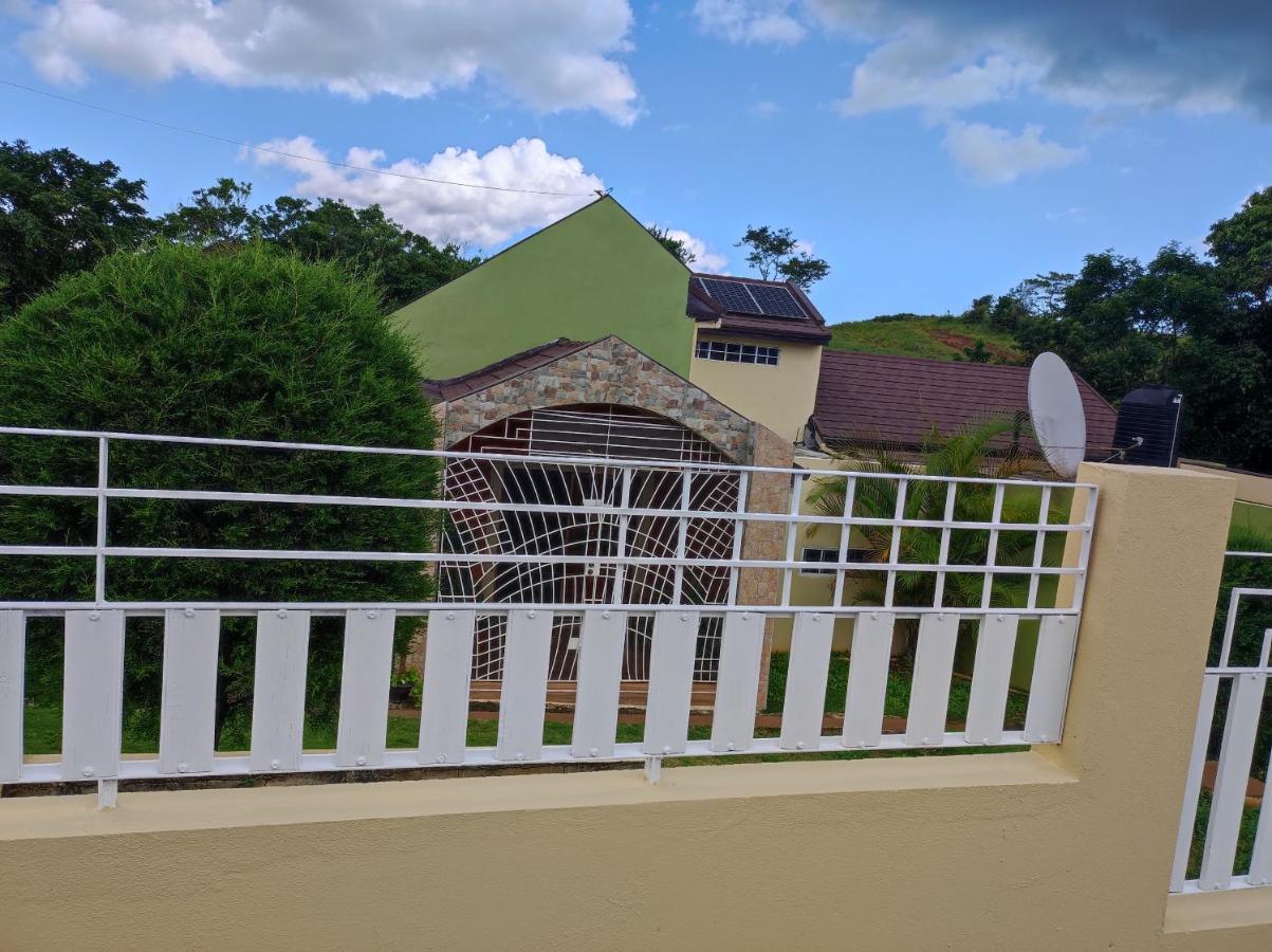 Gables Vacation Rentals With Private Gated Parking Onsite Knockpatrick Esterno foto
