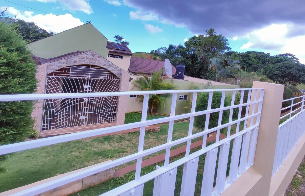 Gables Vacation Rentals With Private Gated Parking Onsite Knockpatrick Esterno foto