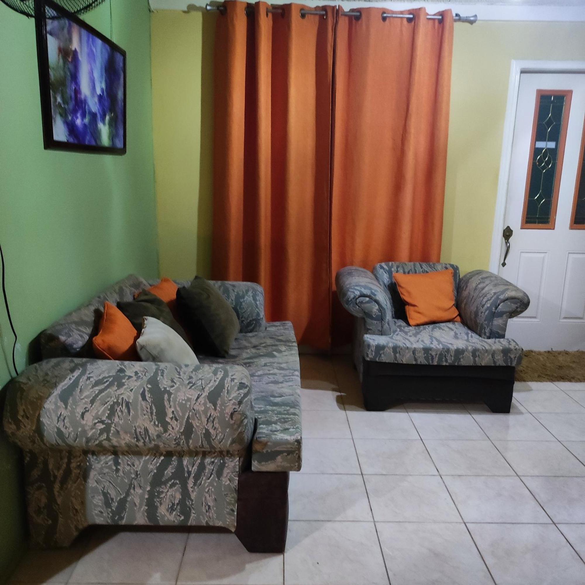 Gables Vacation Rentals With Private Gated Parking Onsite Knockpatrick Esterno foto