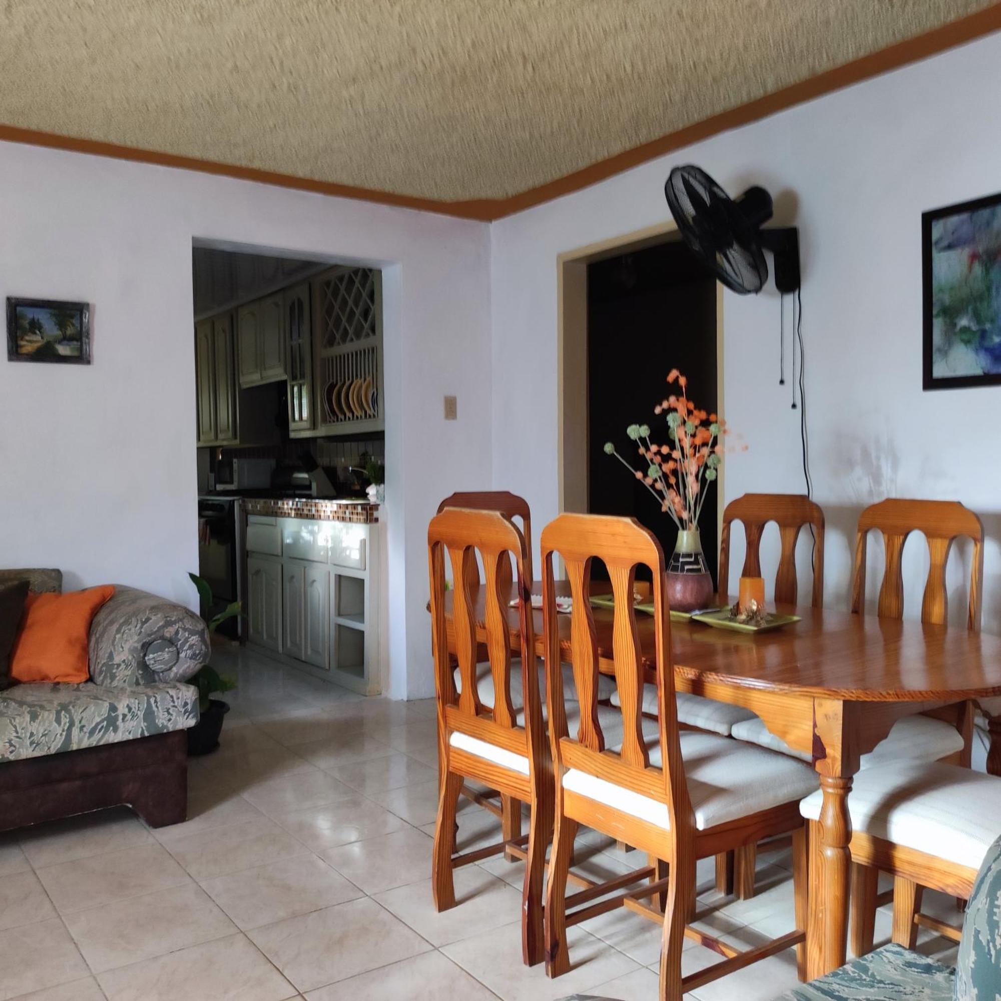 Gables Vacation Rentals With Private Gated Parking Onsite Knockpatrick Esterno foto